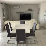 Brankica 150m2 Sea View *