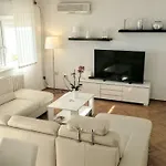 아파트 Brankica 150m2 Sea View 크리크베니카